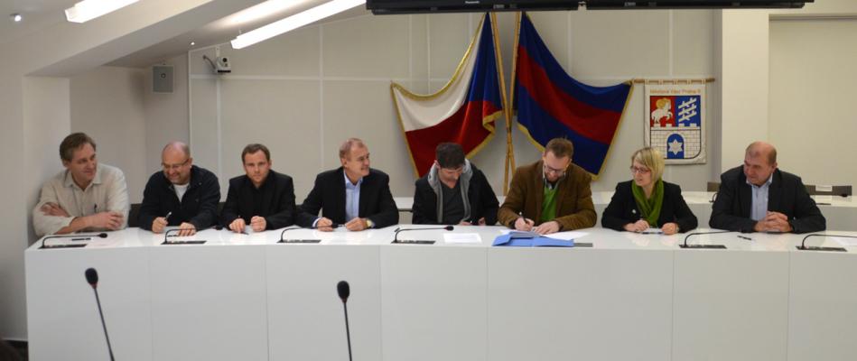 Koaliční smlouva podepsána! 1 Koaliční smlouva podepsána! - 45 67 546e20b8575e0 podpis koalicni smlouvy praha 6