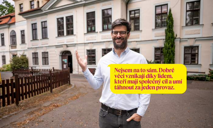 Seznamte se: Petr Prokop | kandidát na starostu Prahy 6 2 Petr Prokop před zámkem Veleslavín v Praze 6.