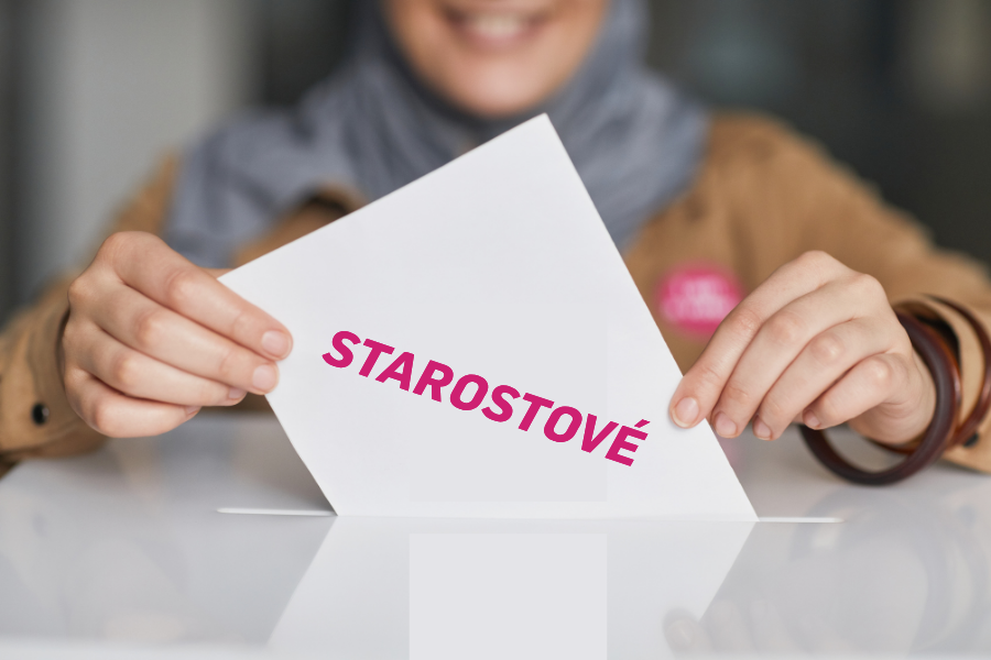 Komunální volby 2026: Jak volit v Praze 6? Přečtěte si návod 1 Volič vhazující obálku Starostové do volební urny – návod Jak volit v Praze 6?
